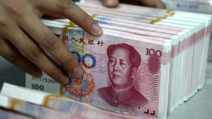 Dewaluacja juana budzi niepokój inwestorów