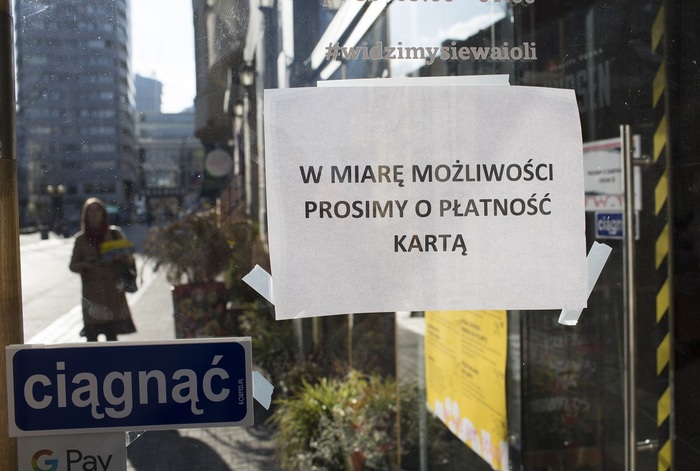 Epidemia zmienia nawyki płatnicze Polaków