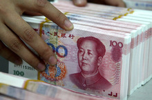 Dewaluacja juana budzi niepokój inwestorów