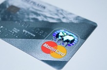 Mastercard: od 2028 r. tylko ekologiczne karty płatnicze