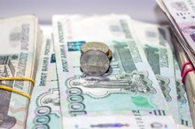 Rosyjski rubel przegrywa z sankcjami