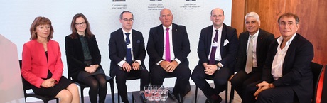 Davos: Sektor bankowy i administracja państwowa muszą współpracować