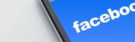 Facebook pod ostrzałem ze wszystkich stron