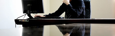 Handel, budownictwo i TSL nie płacą informatykom