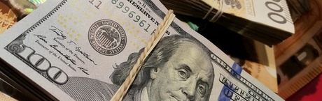 Kurs USD/PLN nurkuje