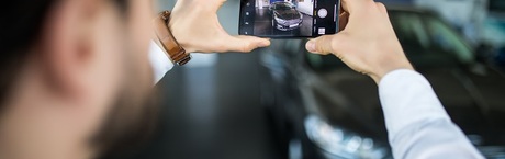 Najeżdżasz kamerką na auto, aby je chronić...