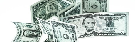 Rubel na celowniku, złoty może oberwać rykoszetem