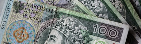 Słabszy dolar wzmacnia złotego