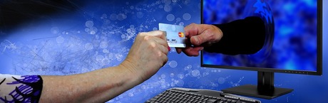 Za e-zakupy coraz rzadziej płacimy gotówką