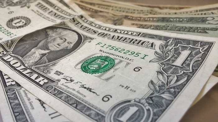 Dolar najtańszy od stycznia