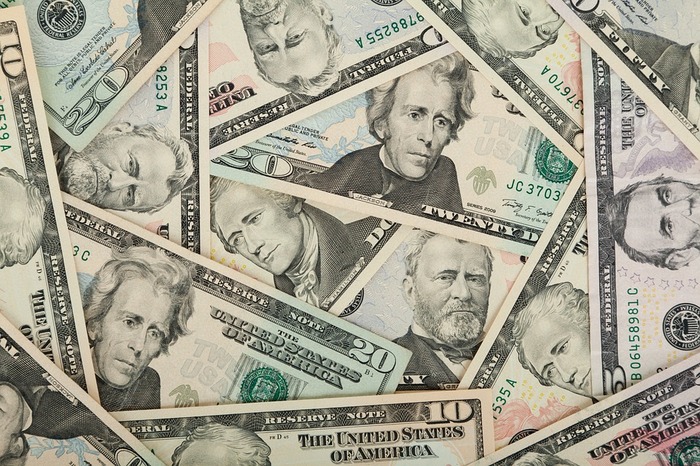 Dolar po intensywnym tygodniu znów na szczycie Dolar po intensywnym tygodniu znów na szczycie