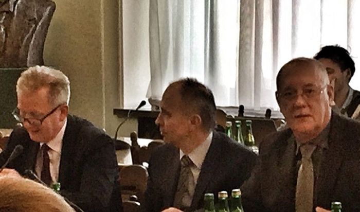 KNF kompromituje się w Sejmie KNF kompromituje się w Sejmie