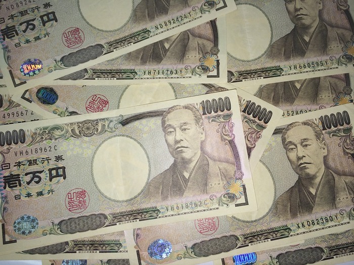 Napięcia w Azji umacniają jena