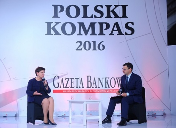 Premier Beata Szydło z „Polskim Kompasem 2016”