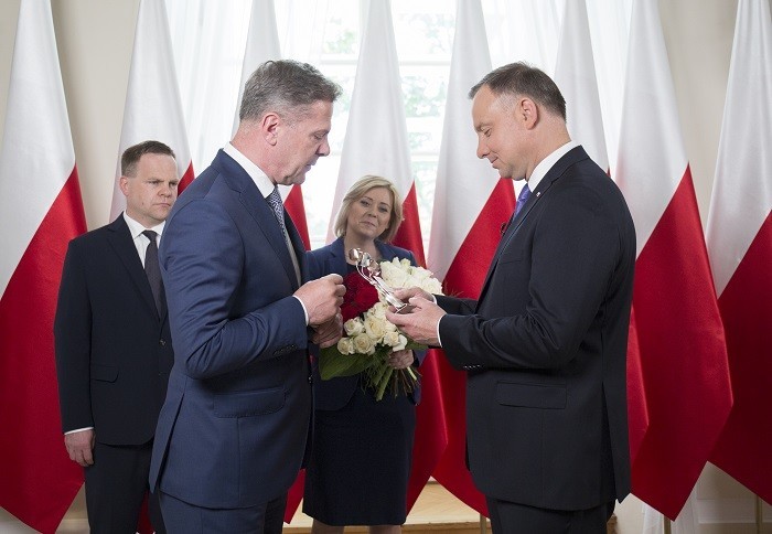 Prezydent Andrzej Duda nagrodzony Biało-czerwonymi Różami wPolityce.pl