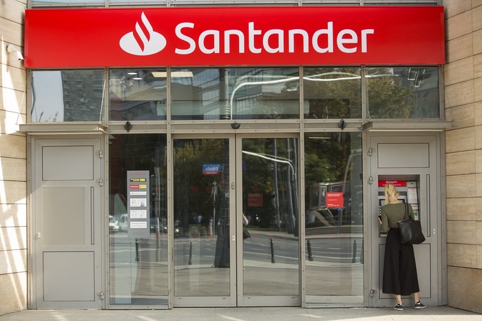 Santander Bank Polska pomaga wejść do świata bankowości