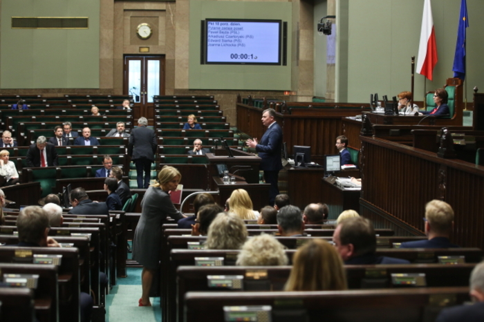 Sejm uchwalił tzw. małą ustawę medialną