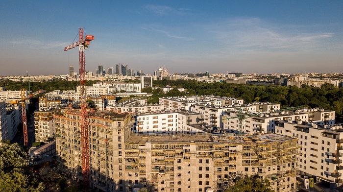 W Warszawie spada sprzedaż mieszkań, a ceny rosną