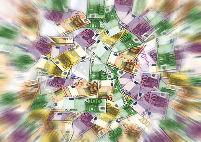 Wieści z Ukrainy topią waluty europejskie, wzmacniają zaś dolara