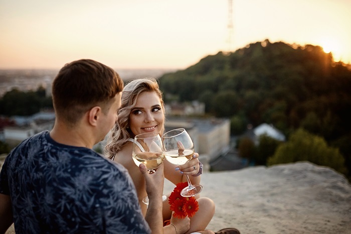 Wypadek na wakacjach po drinku? To ubezpieczenie nadal będzie działać! 