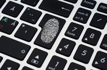 Czym jest cyfrowy odcisk palca i dlaczego hakerzy chcą go zdobyć?