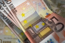 Dlaczego euro spadło poniżej 4,50 zł?