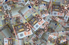 Euro, funt i złoty pozostają słabymi walutami