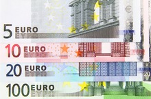 Euro pod presją słabych danych