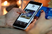 Najbezpieczniejsze na e-zakupach są smartfony młodych Polaków