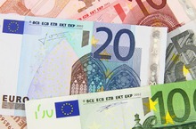 Obawy przed recesją uderzają w euro i złotego