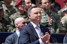 Prezydent wstrząsa złotym